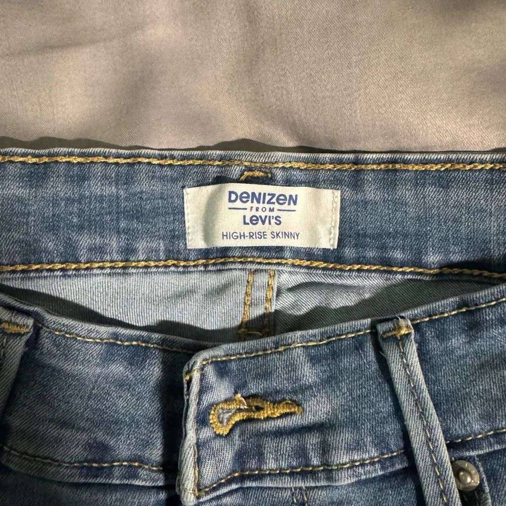 Denizen by Levi High Rise Skinny Jeans, Size 4 Light Blue - Picture 3 of 4